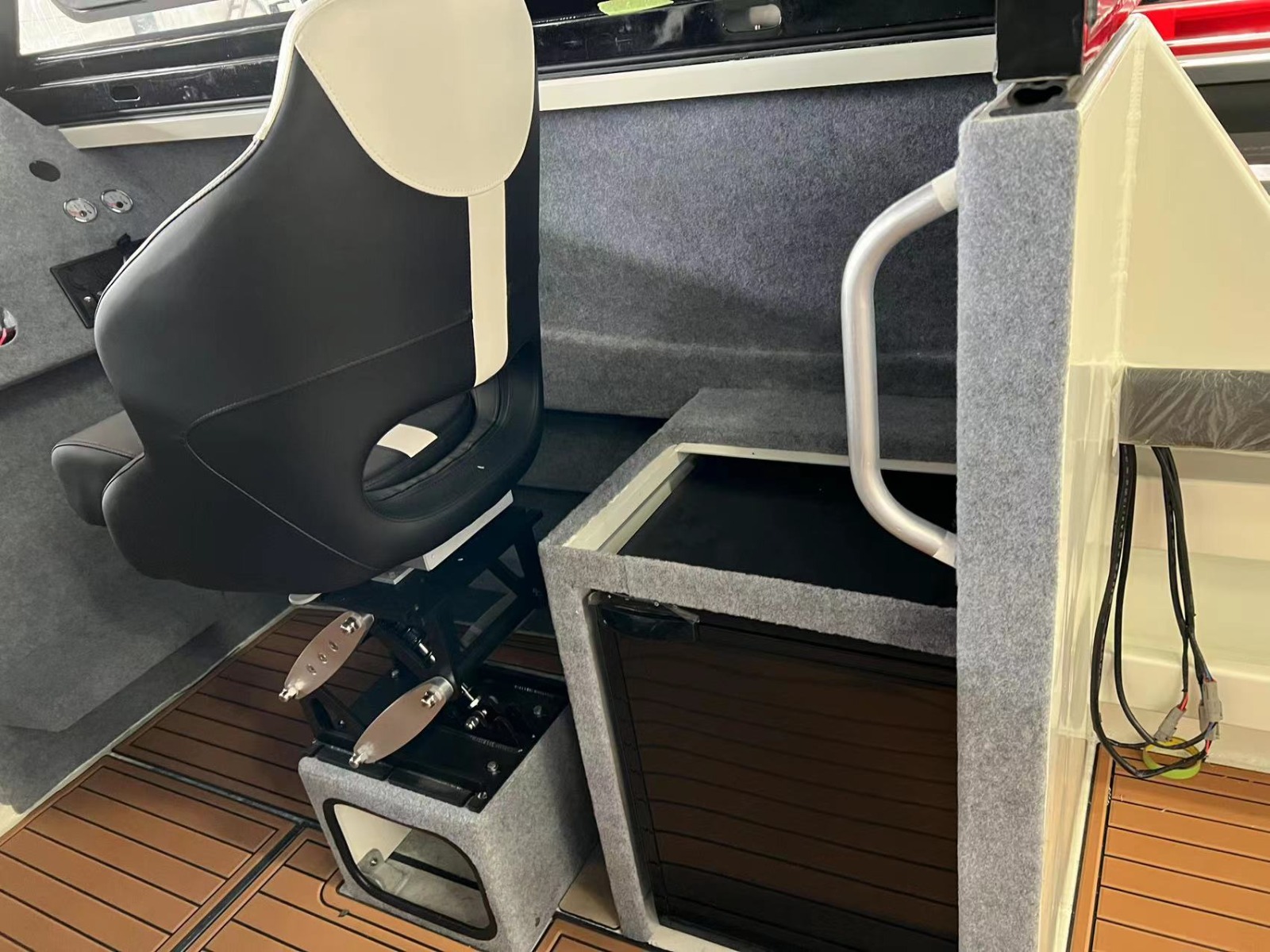 AOMAS skipper seat and cabin controls